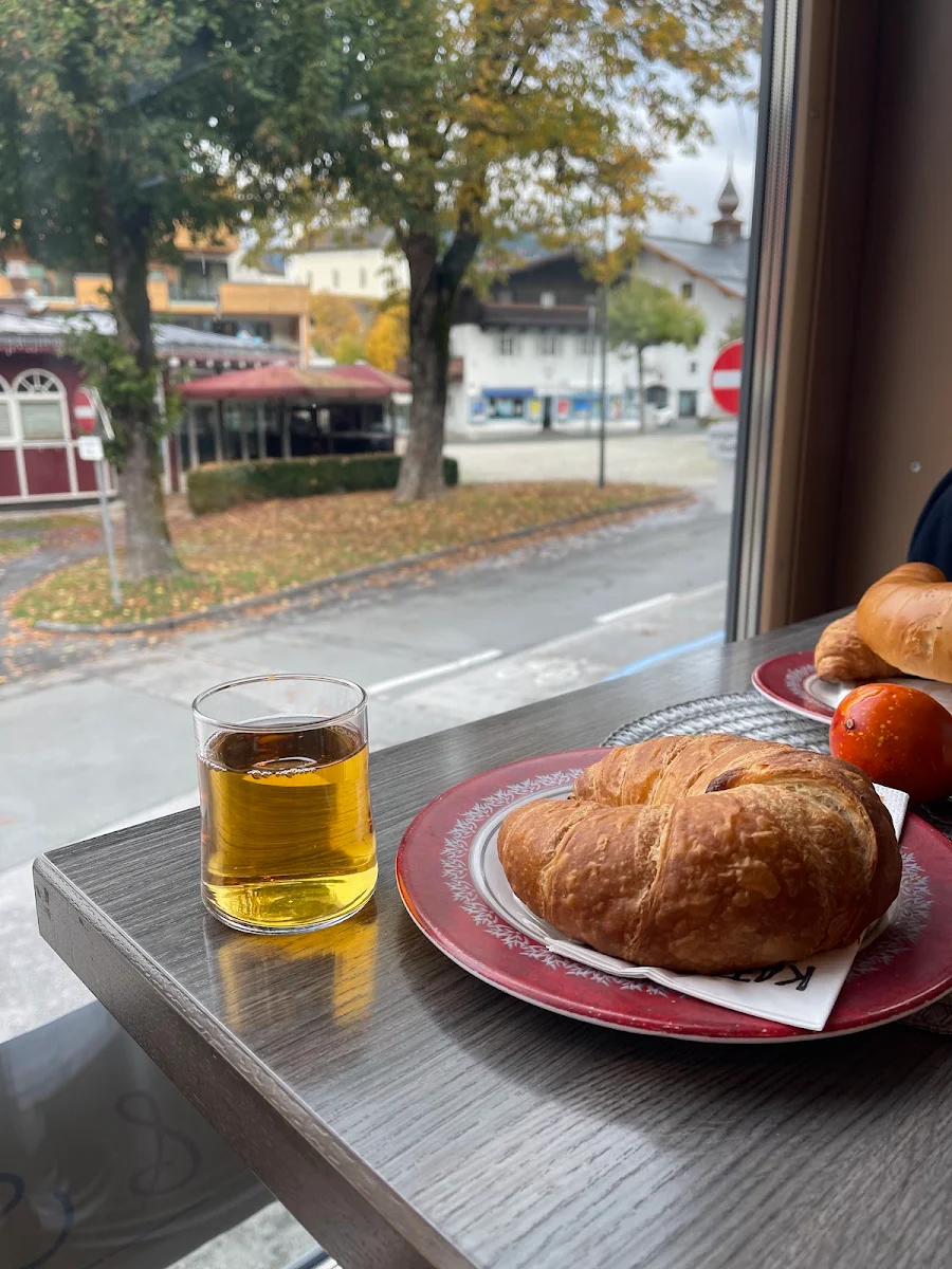 Croissant with Apple Juice