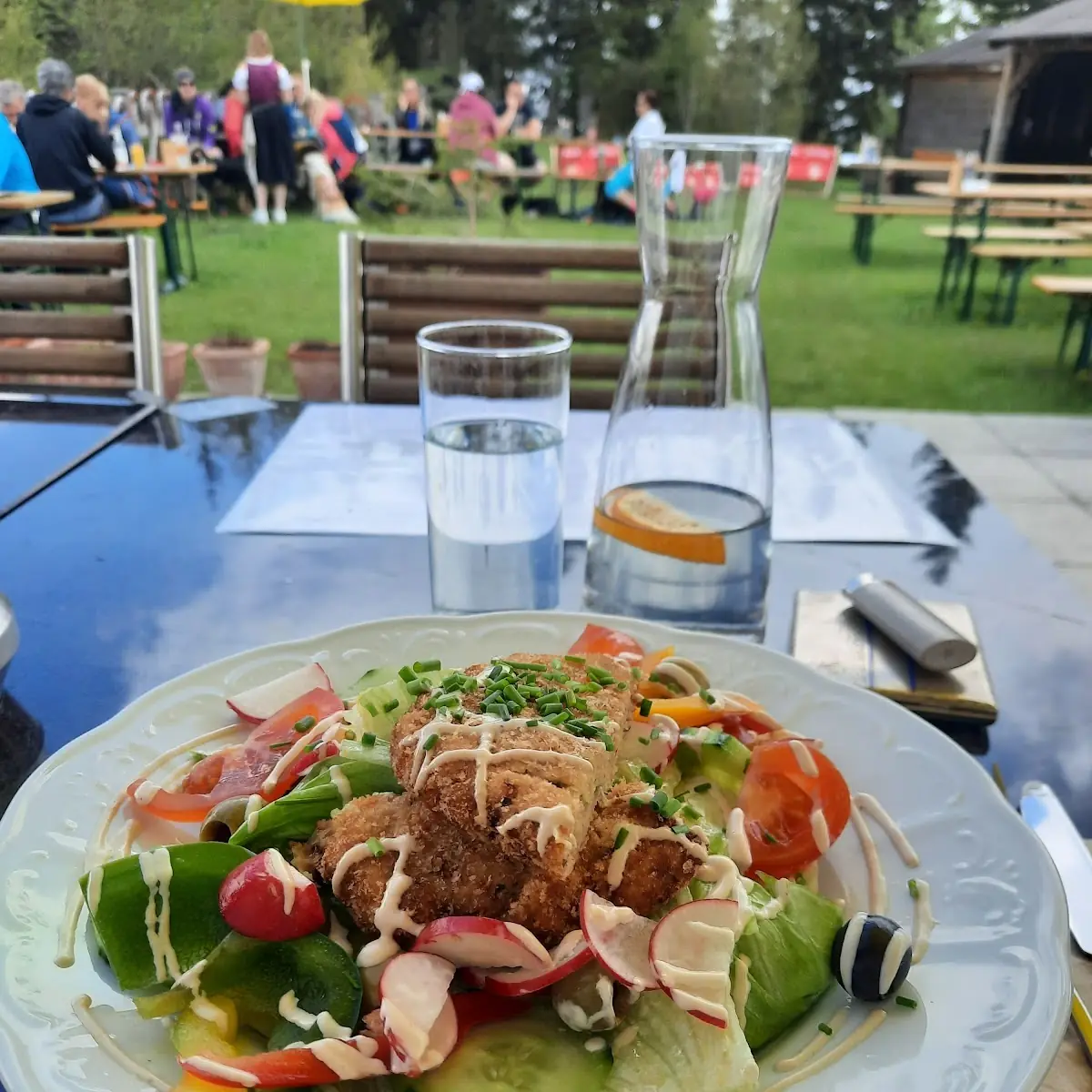 Kaspressknödel Auf Salat