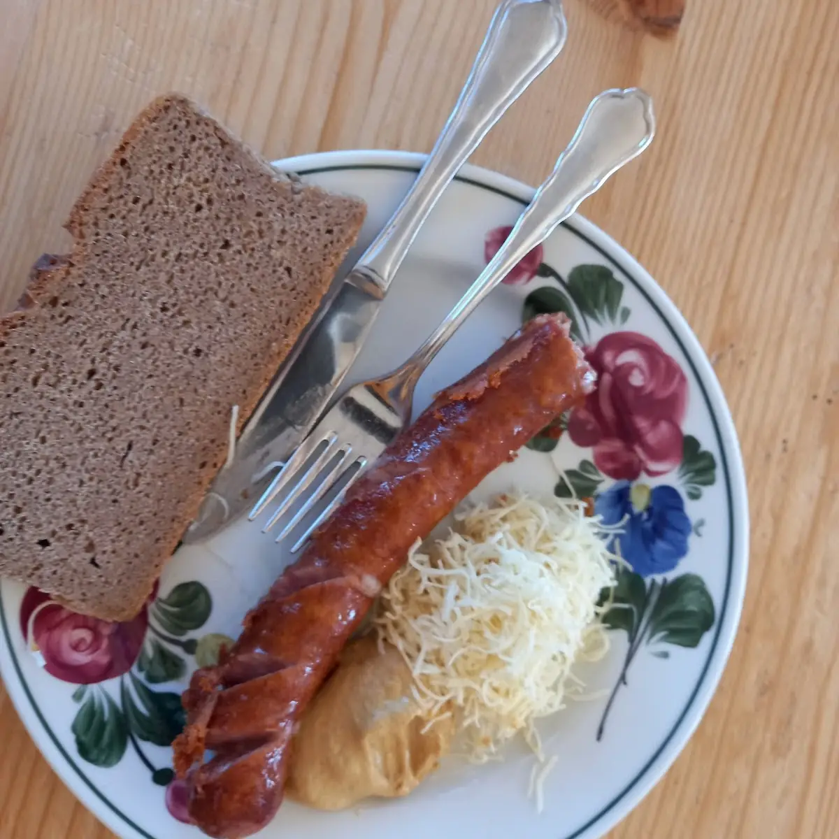 Bratwurst Mit Kren Und Brot