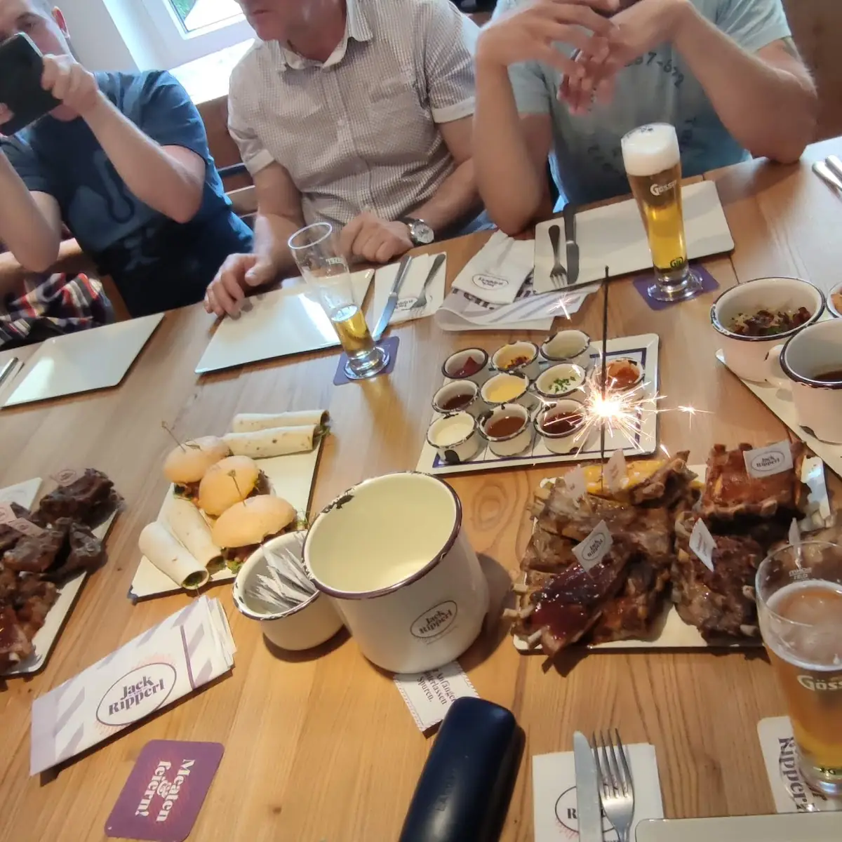 Spare Ribs Mit Coleslaw Und Sweet Potato Fries