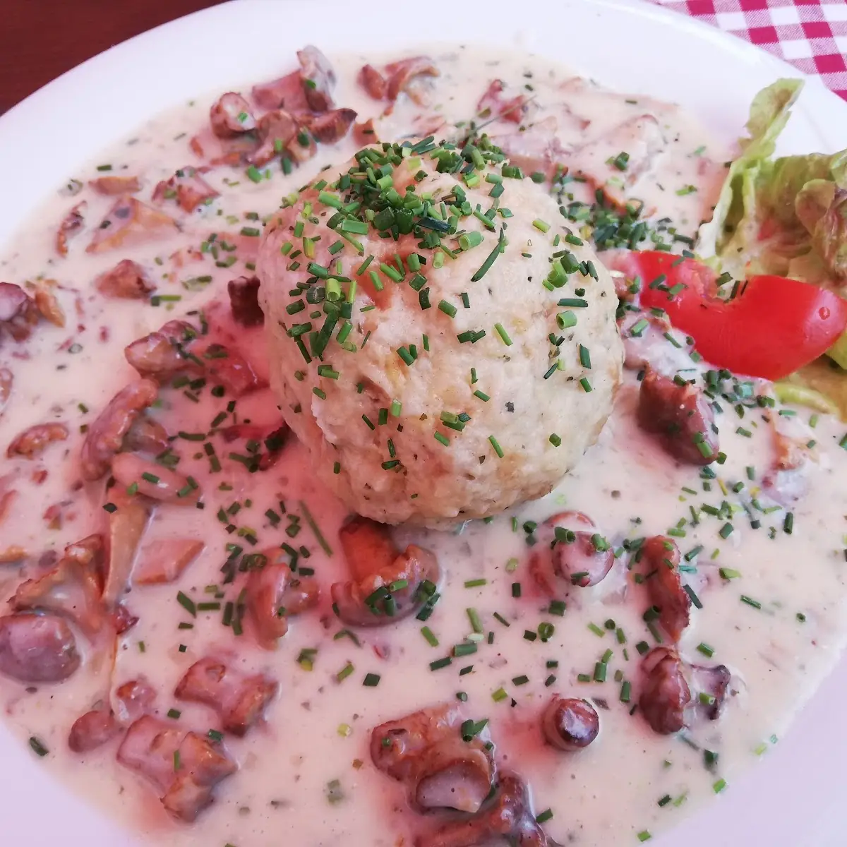 Eierschwammersauce Mit Knödel