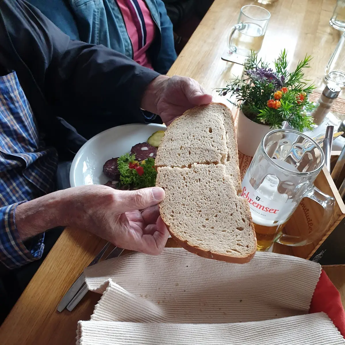 Kleines Brot Für Die Saure Blutwurst