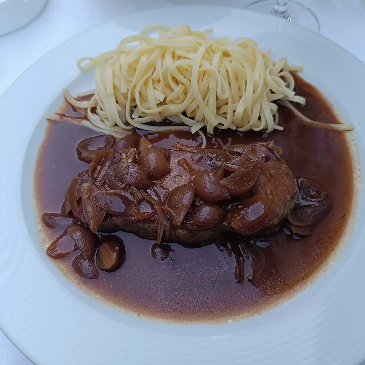 Beiriedschnitte Mit Charlottensauce