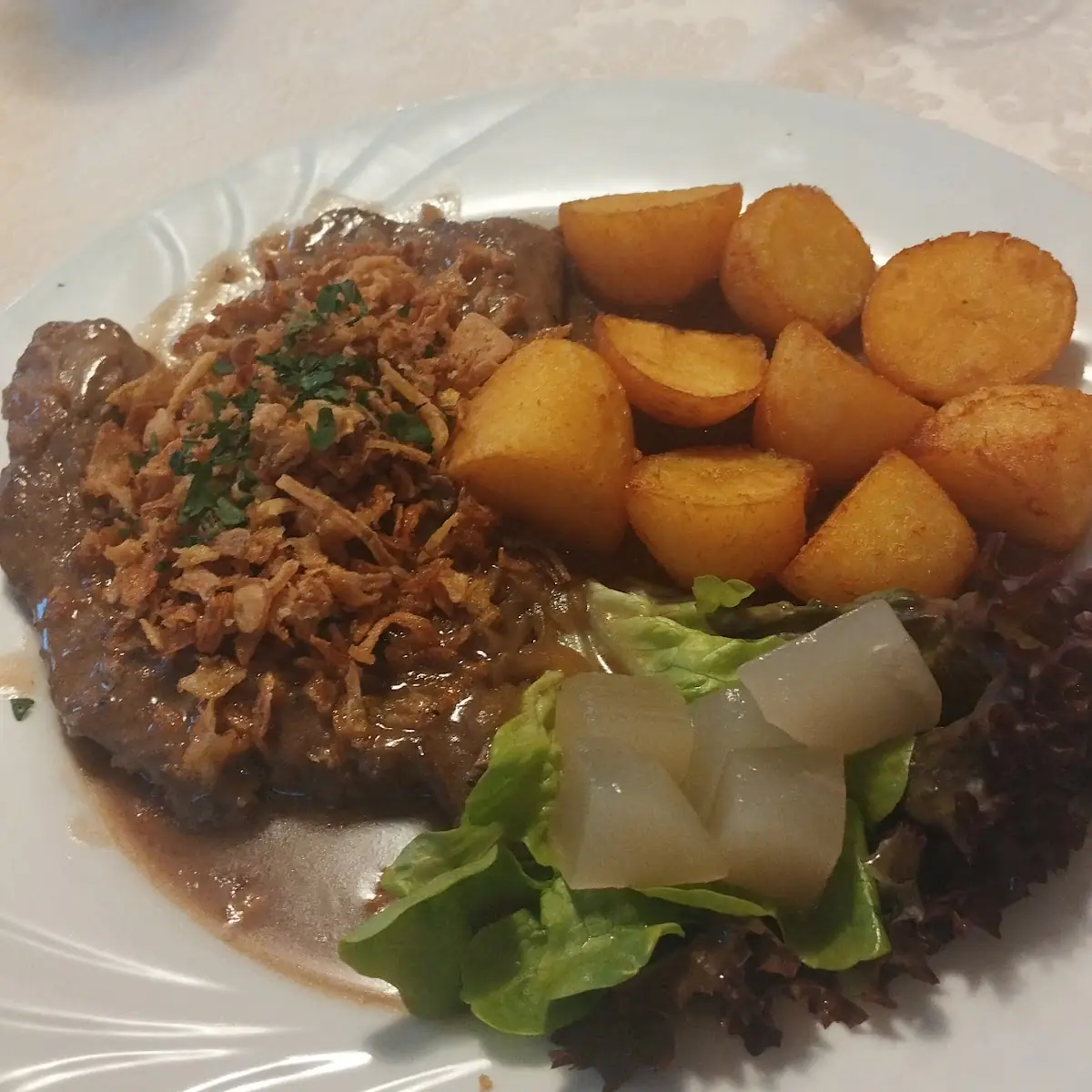 Zwiebelbraten Mit Bratkartoffeln