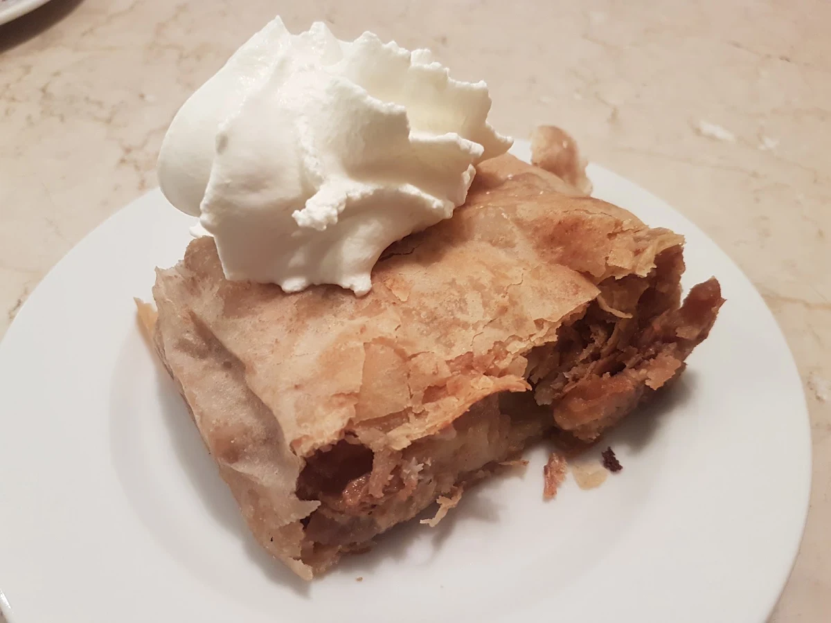 Apfelstrudel Mit Schlag