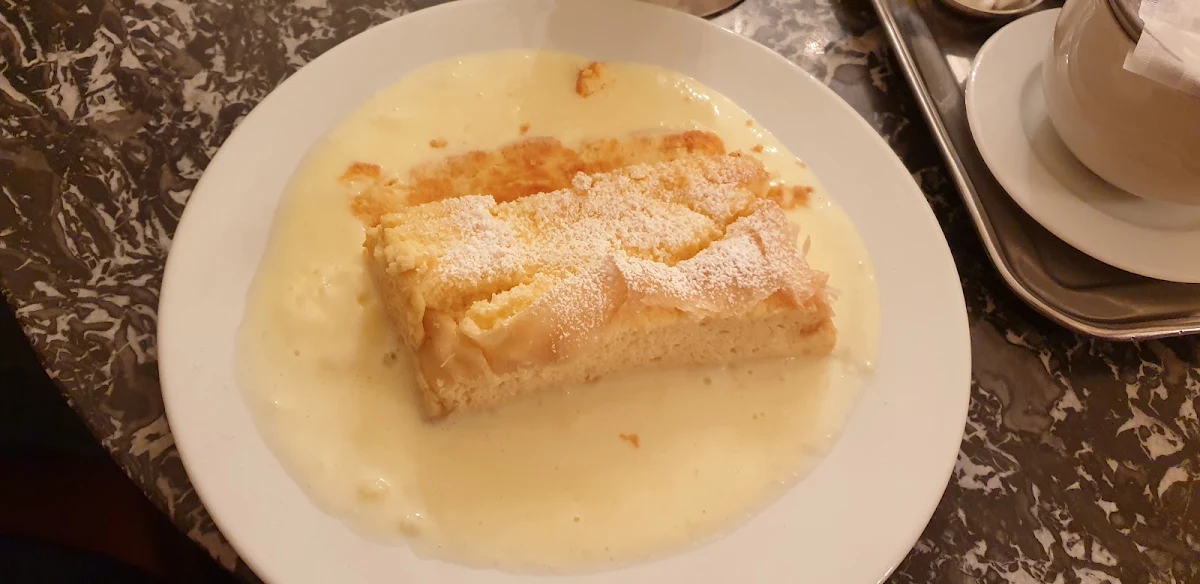 Apple Strudel with Vanilla Sausce