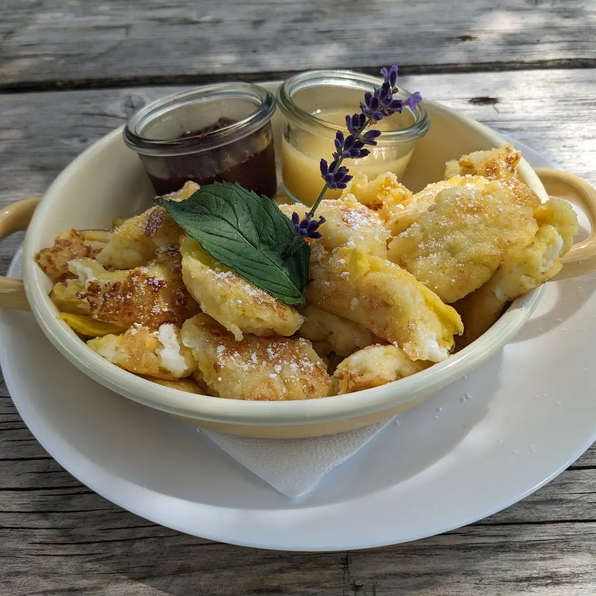 Kaiserschmarrn Mit Preiselbeeren Und Apfelmus