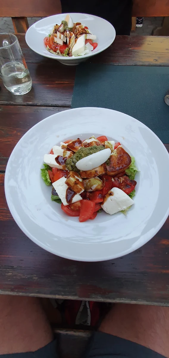 Tomatensalat Mit Schafskäse Und Pesto