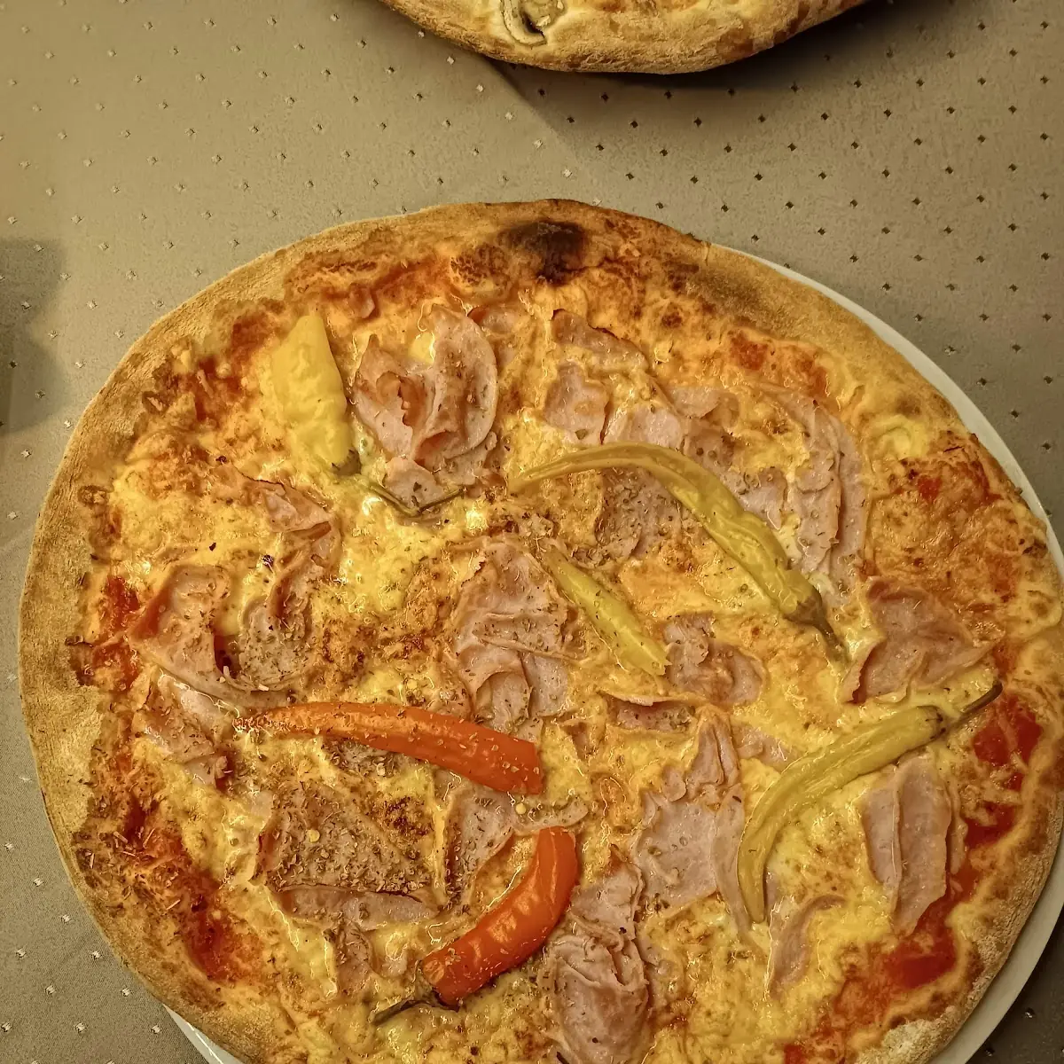 Pizza Schinken Mit Peperoni Extra