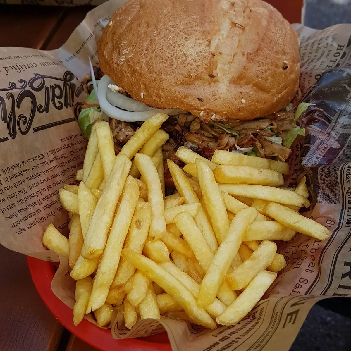Cheeseburger Mit Pommes Frites