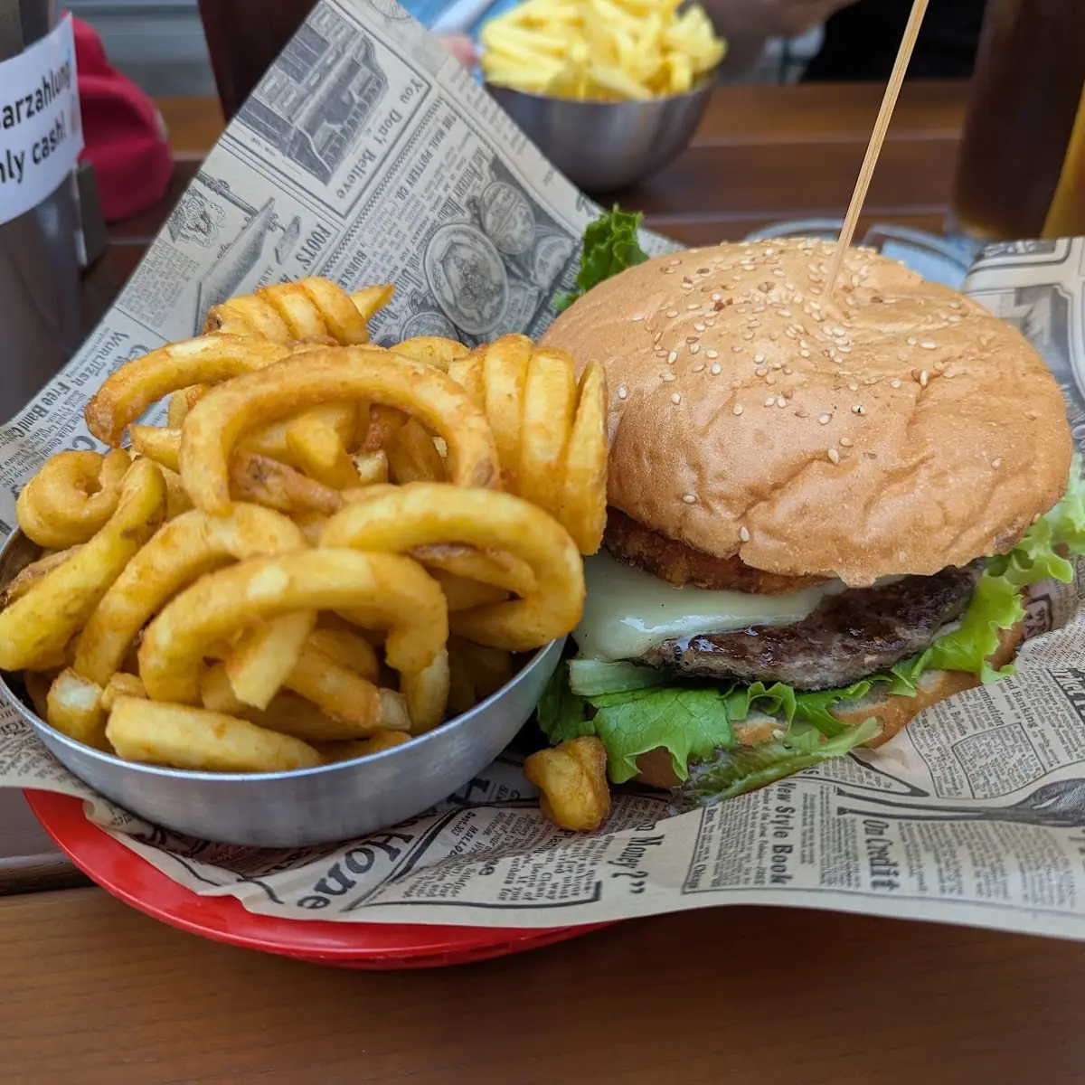 Hamburger Mit Pommes Frites