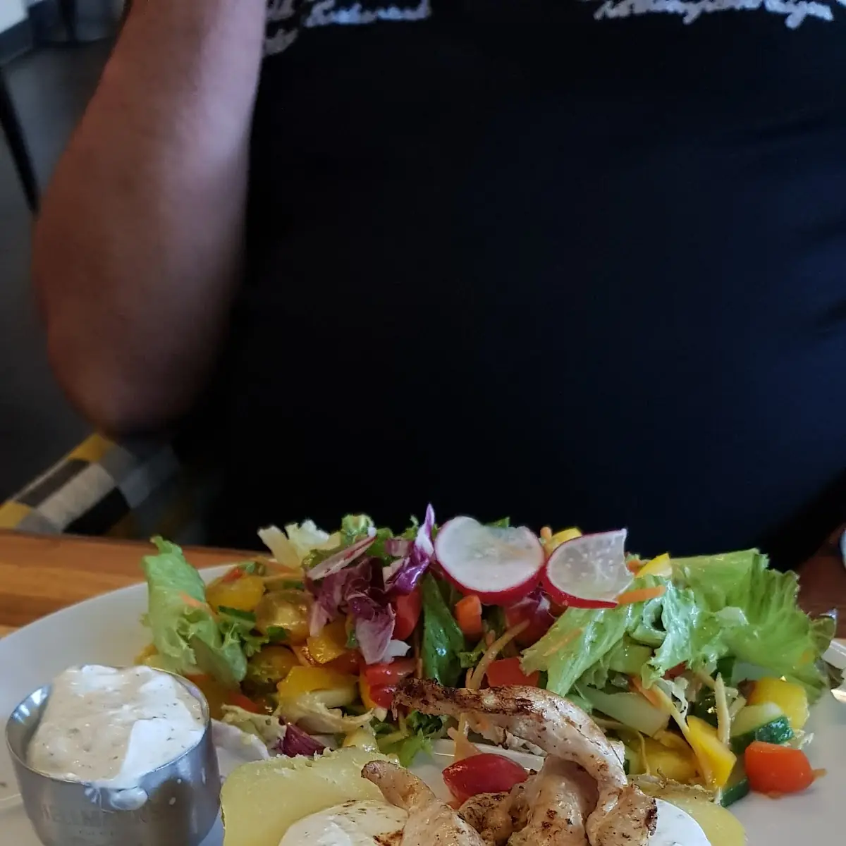Ofenkartoffel Mit Huhn Und Salat