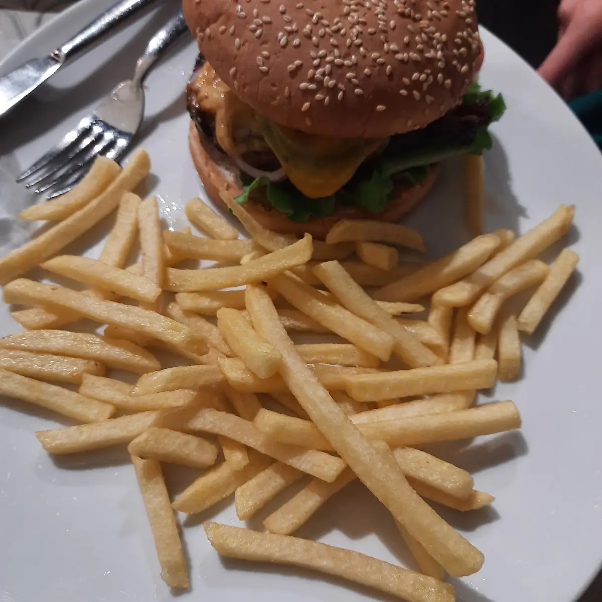 V8 Burger