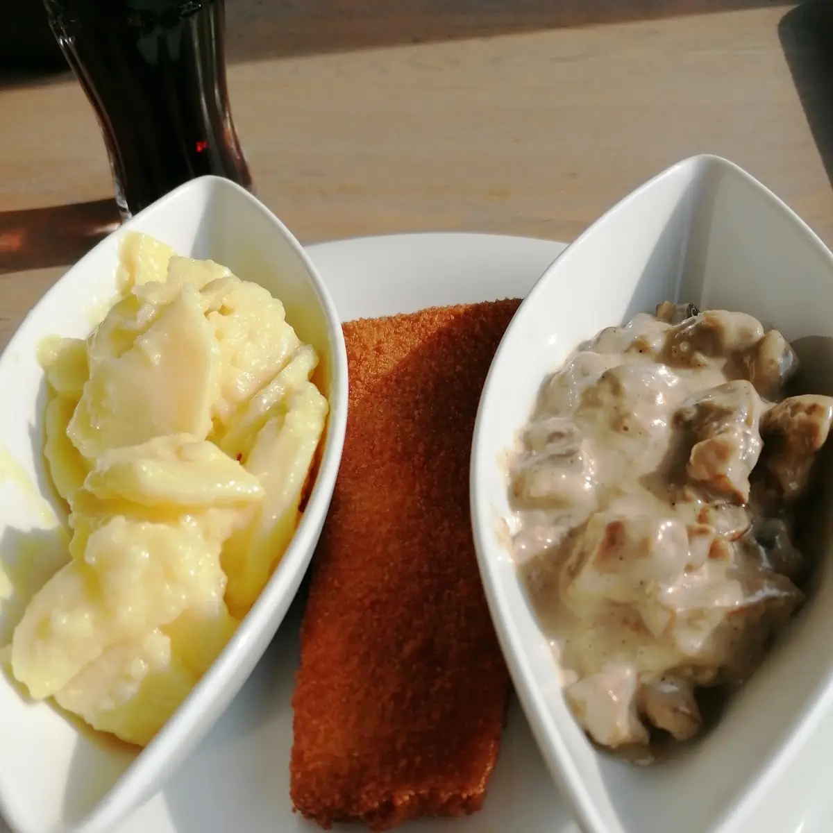 Arlasaka Fisch Mit Erdäpfelnsalat Mit Championsauce