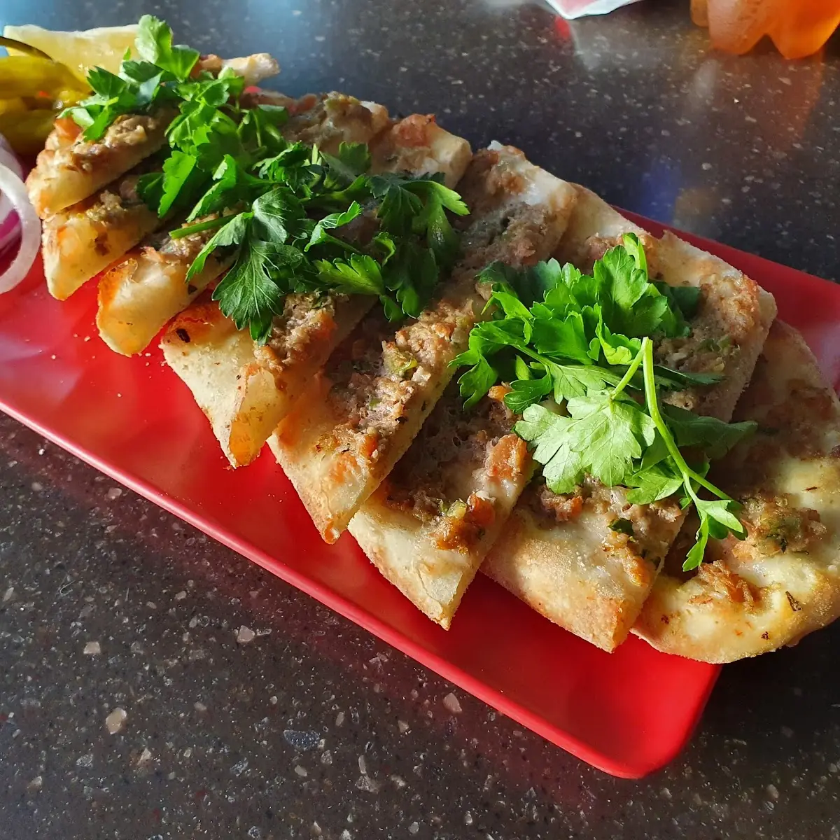Pide Mit Faschiertem