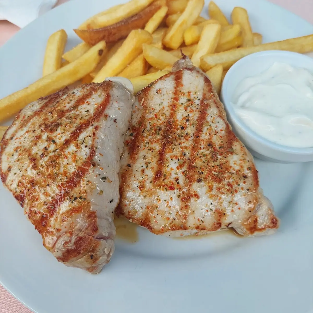 Schweinesteak Mit Pommes