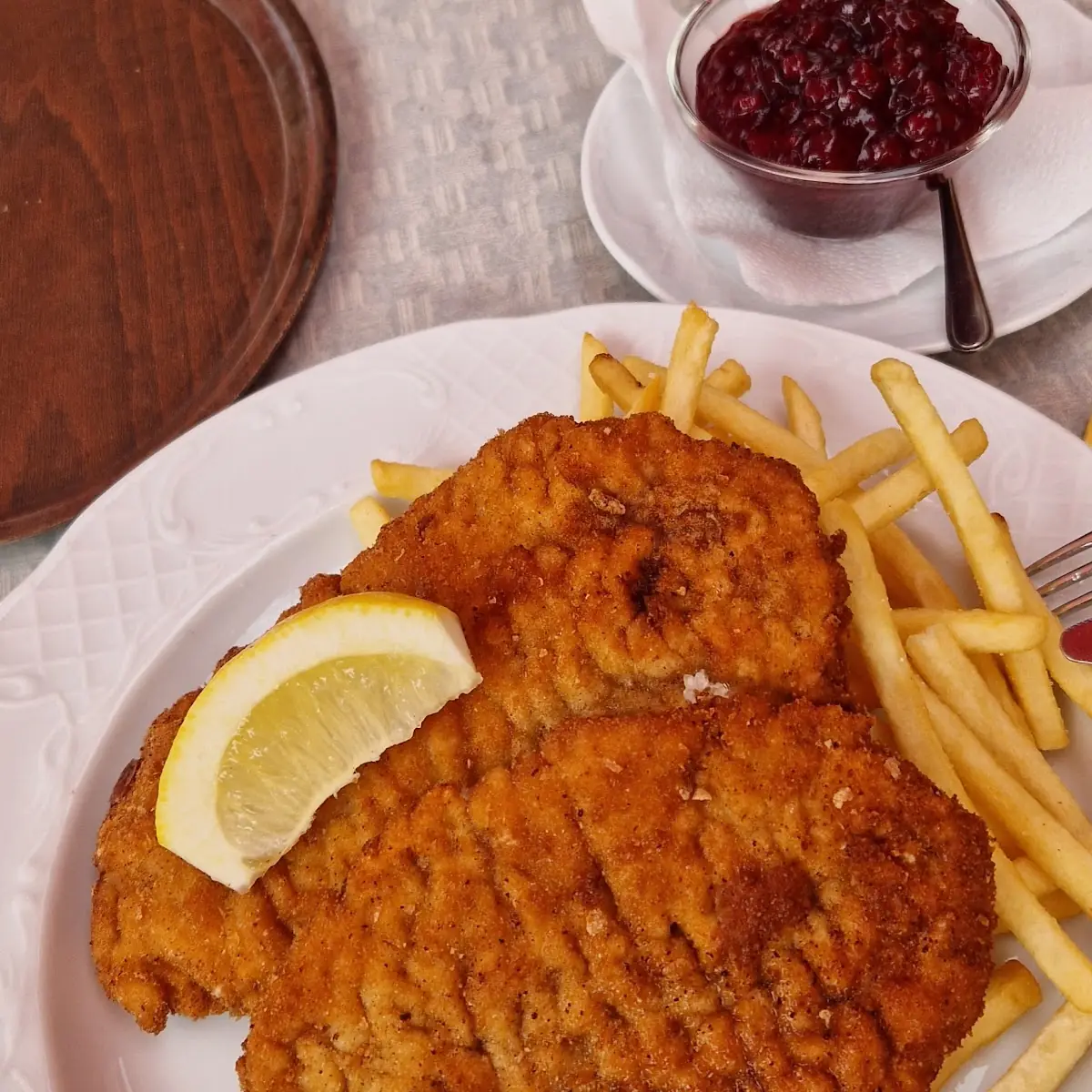 Wiener Schnitzel Mit Pommes Frites