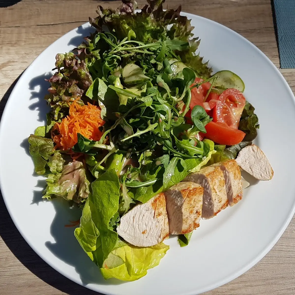 Bunter Salatteller Leicht & Fit