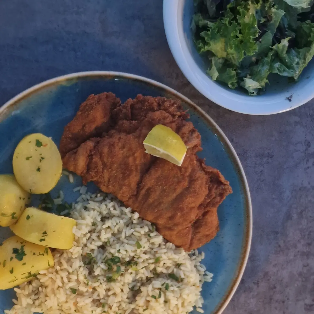 Cordon Blue Von Der Pute Mit Reis Und Kartoffeln