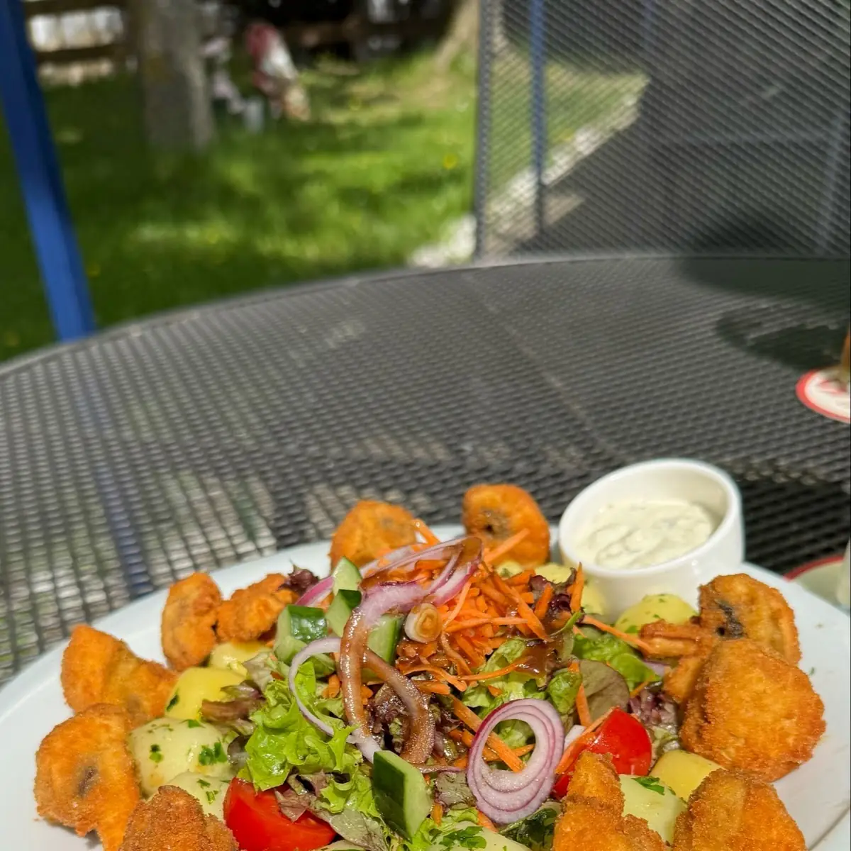 Steirischer Backhendlsalat