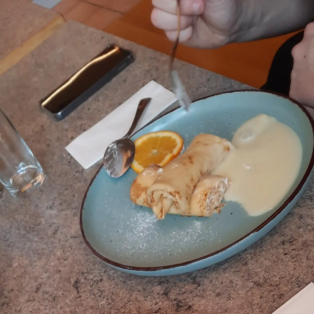 Topfenpalatschinke Mit Vanillesauce