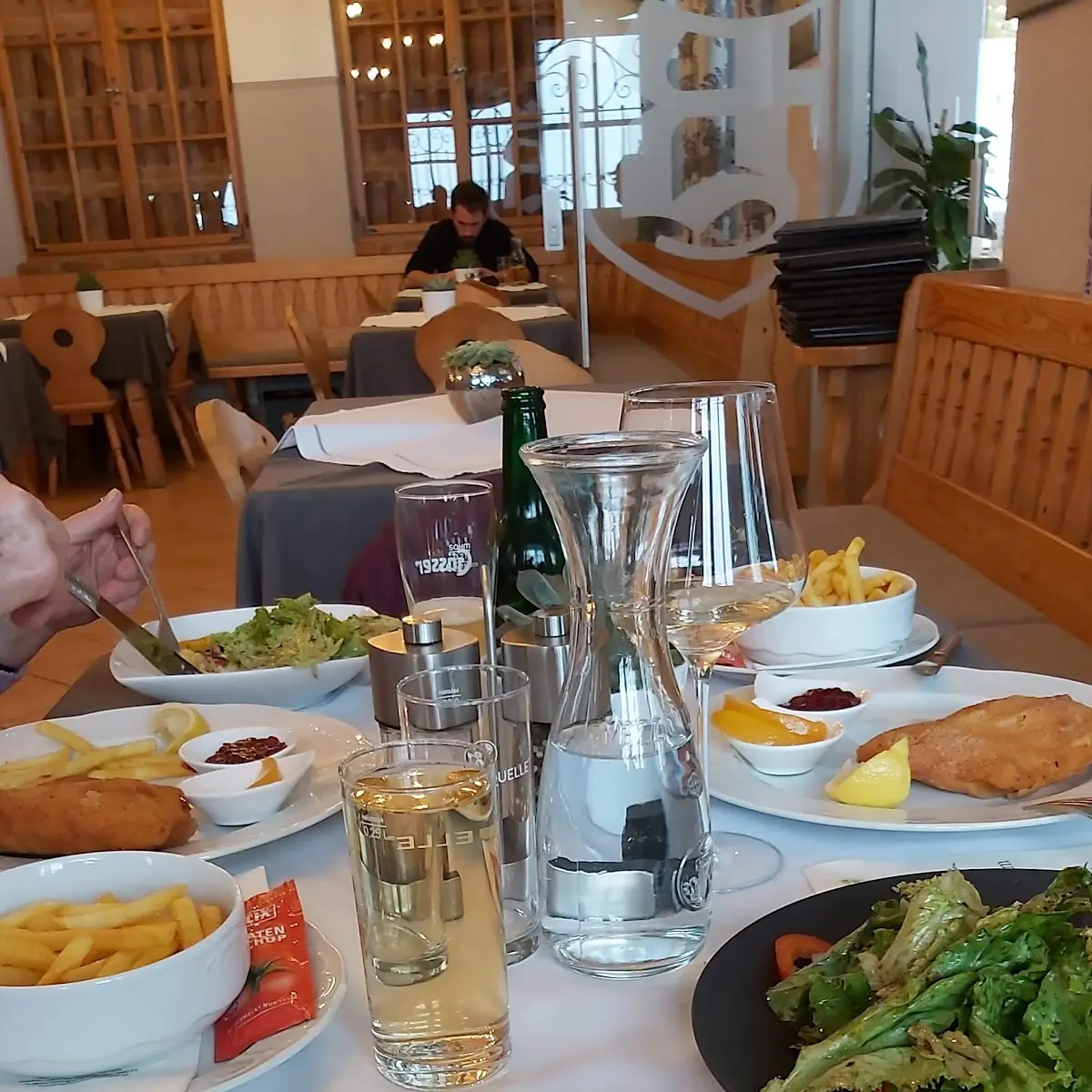 Gordon Bleu Und Winzersalat Pommes Sind Selbsterklärend