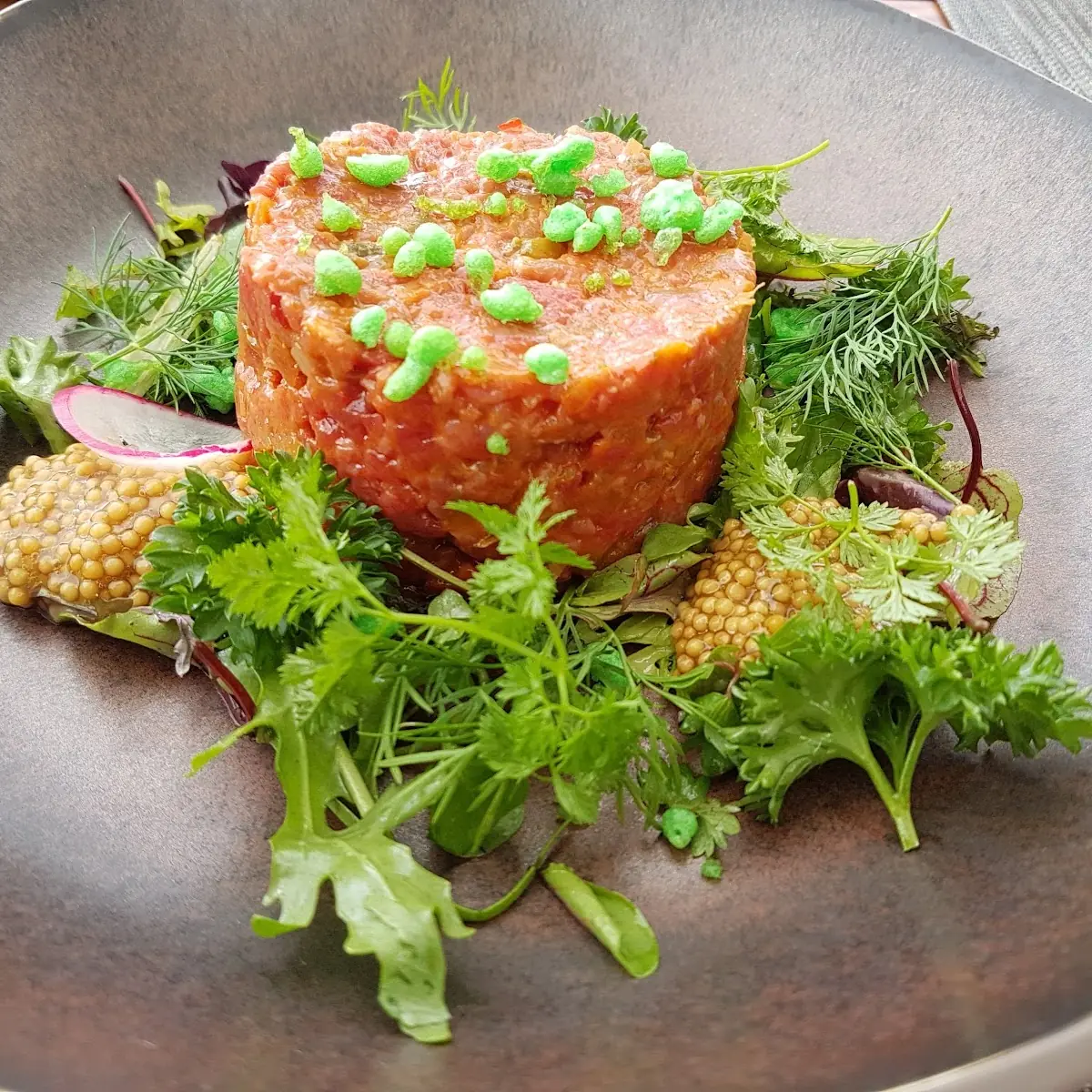 Beef Tartar Wildkräuter