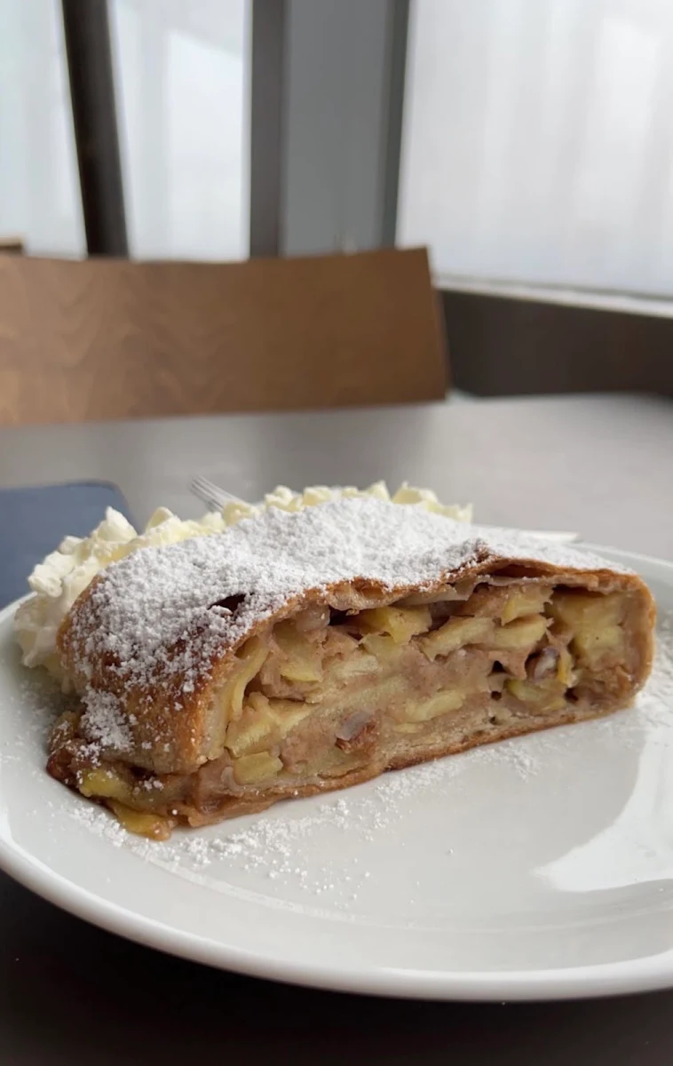 Wiener Apfelstrudel