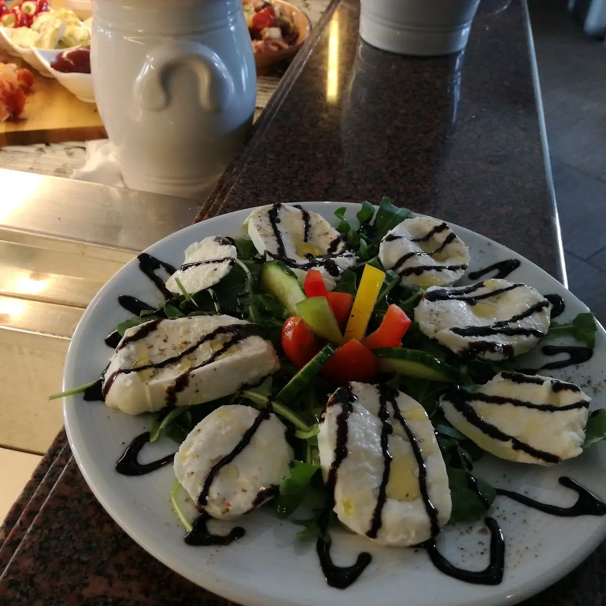 Büffelmozzarella Mit Rucola Und Tomaten