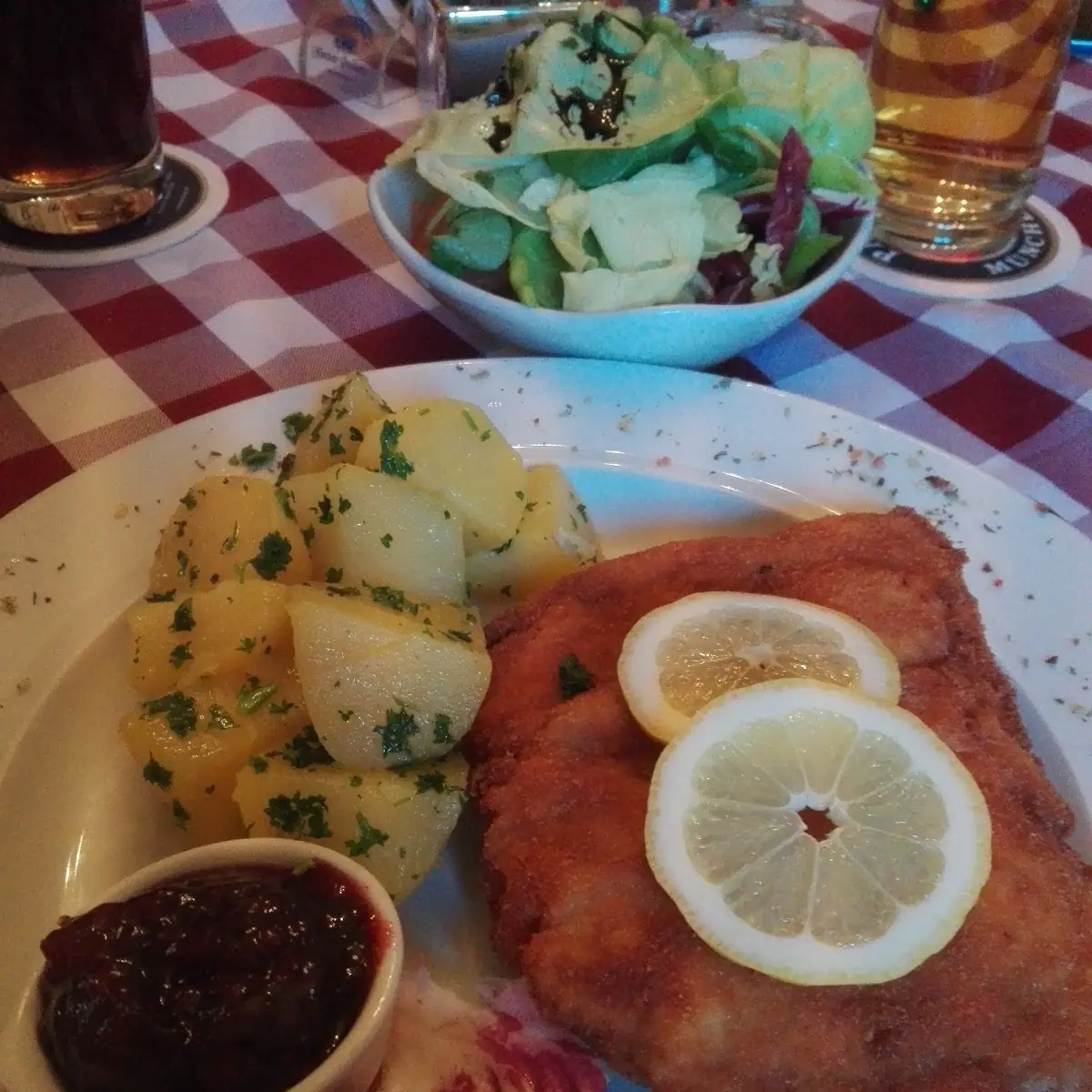 Wiener Schnitzel Mit Petersilienkartoffeln