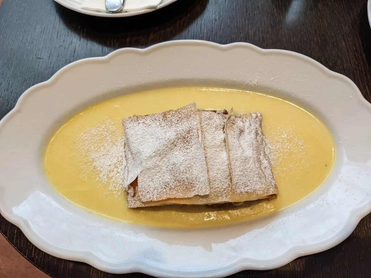 Apfelstrudel Mit Warmer Vanilleeis