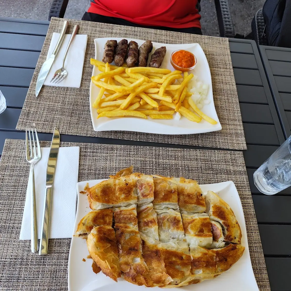 Cevapcici Teller Und Boruk Mit Jackfleisch