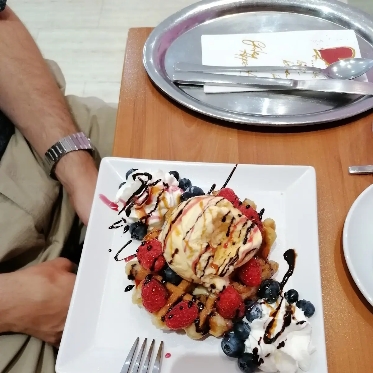 Waffel Mit Eis Und Früchten
