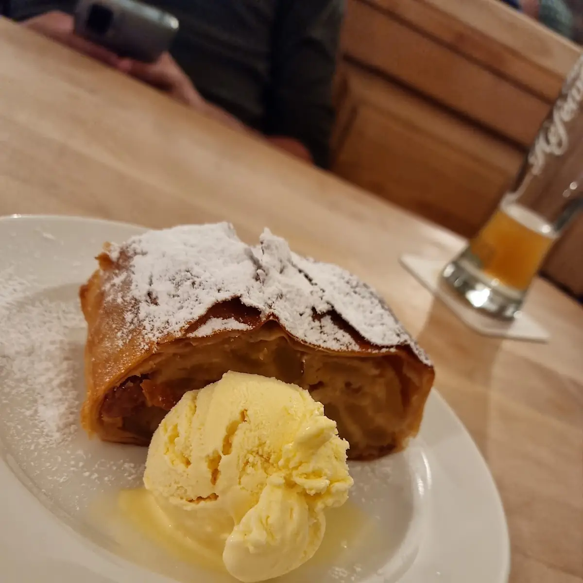 Strudel Con Gelato Vaniglia