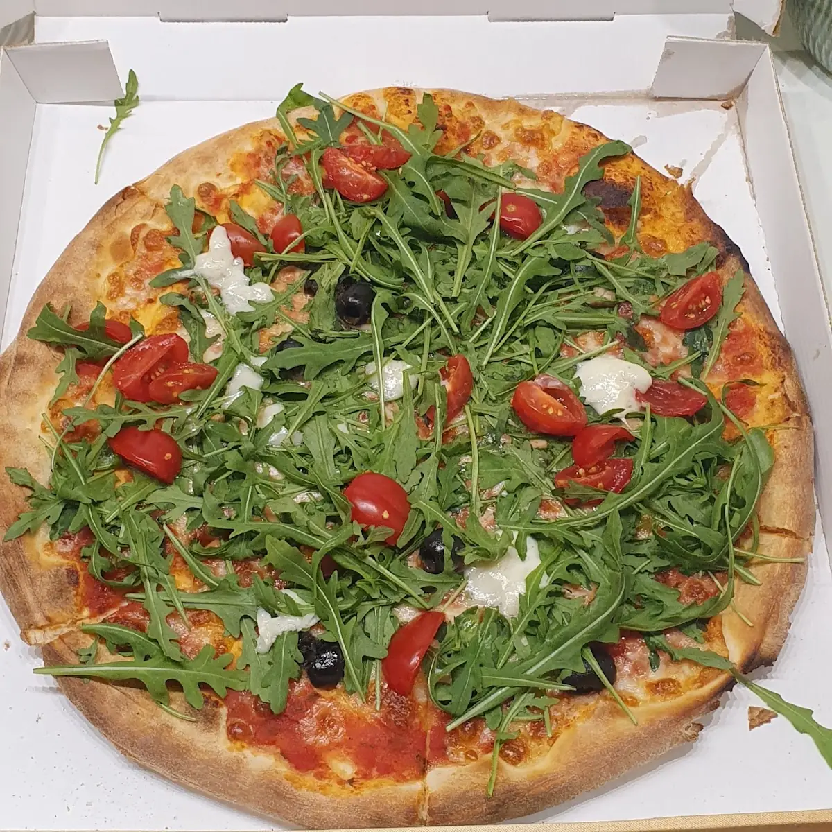 Pizza Rucola Salat