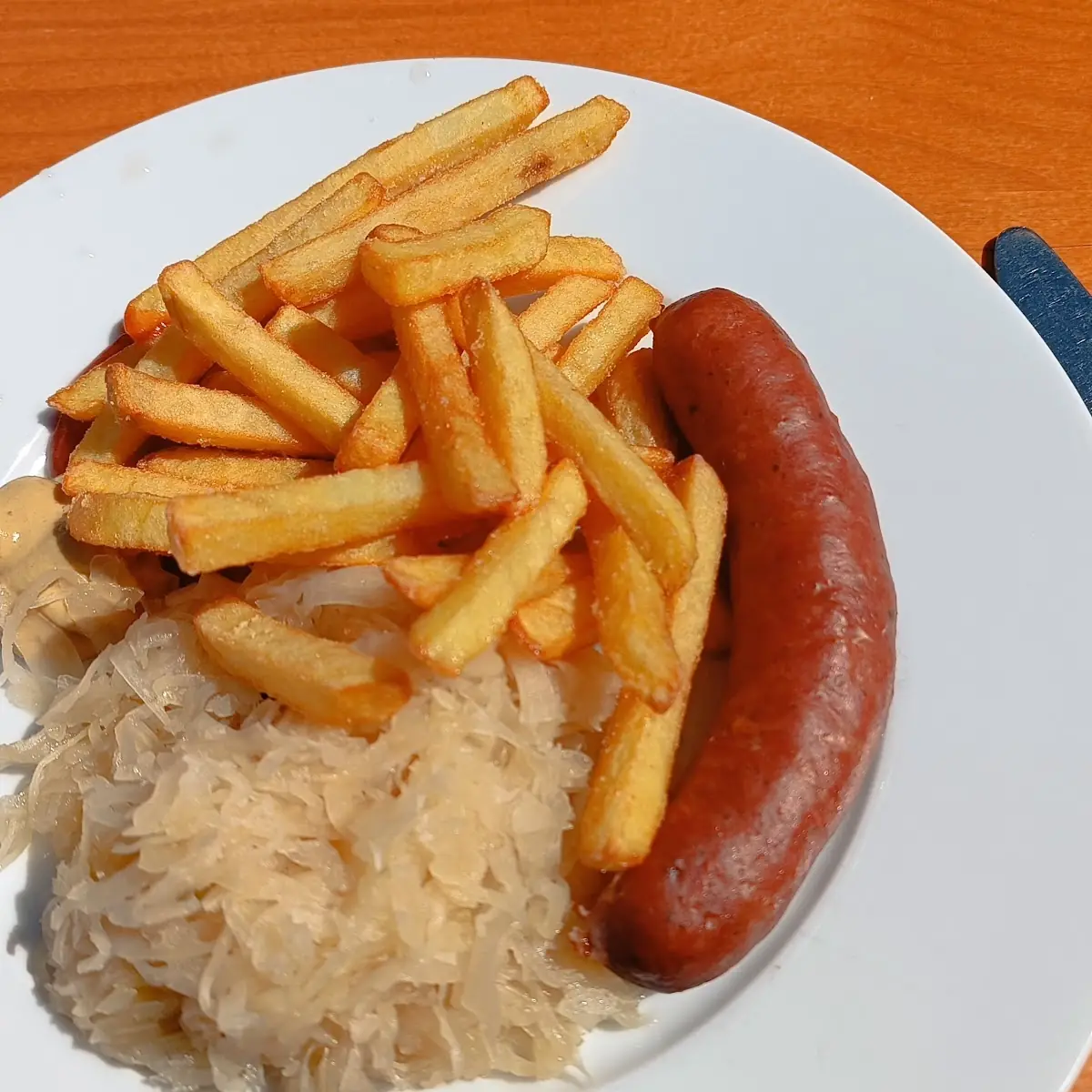 Hauswurst Mit Sauerkraut