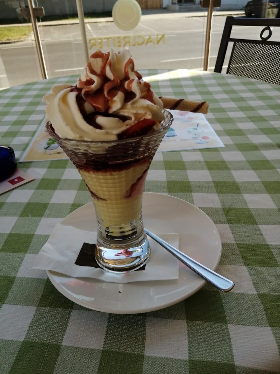 Erdbeerbecher