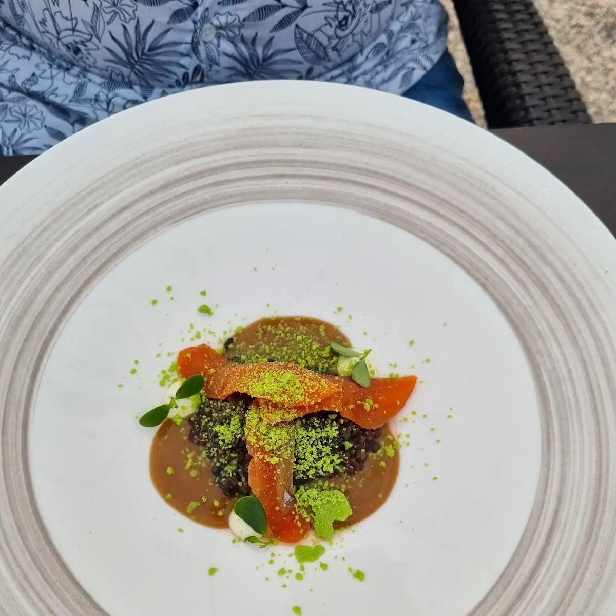Gebaitze Lachsforelle Erbsen Balsamico Linsen