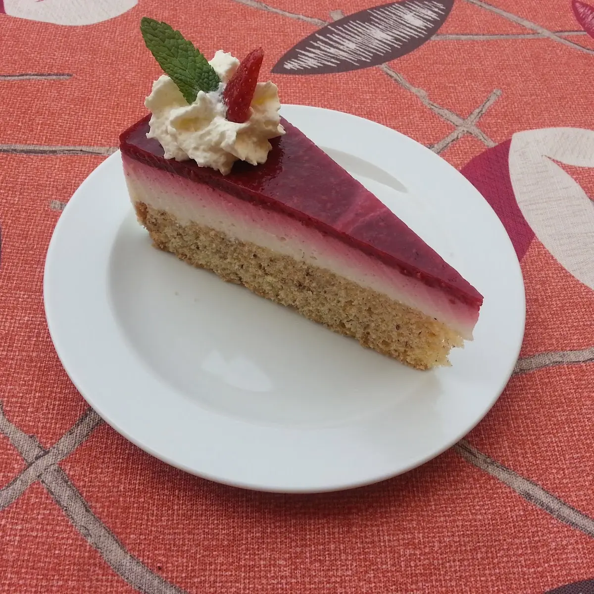 Topfen Himbeer Torte