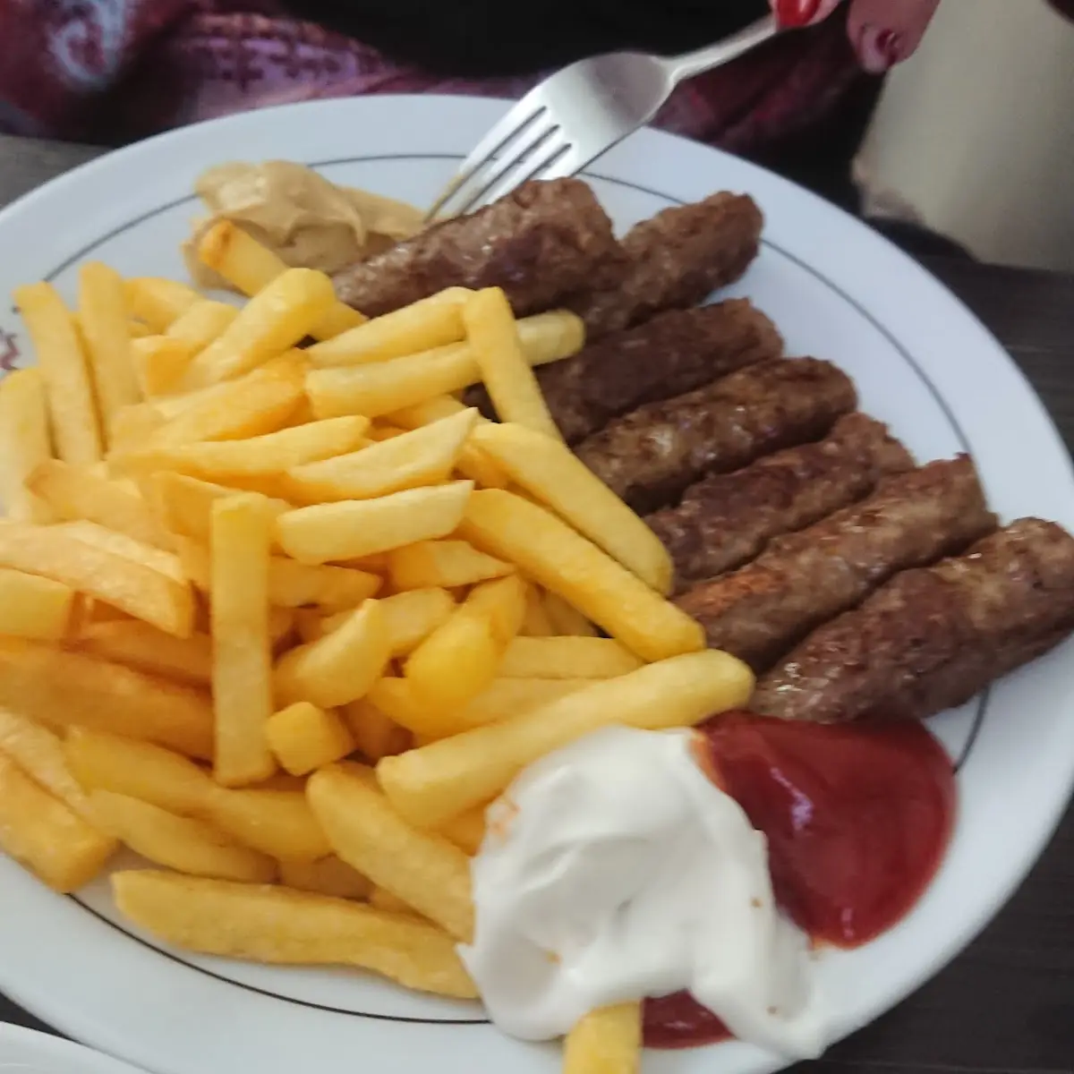 Cevapcici Mit Pommes