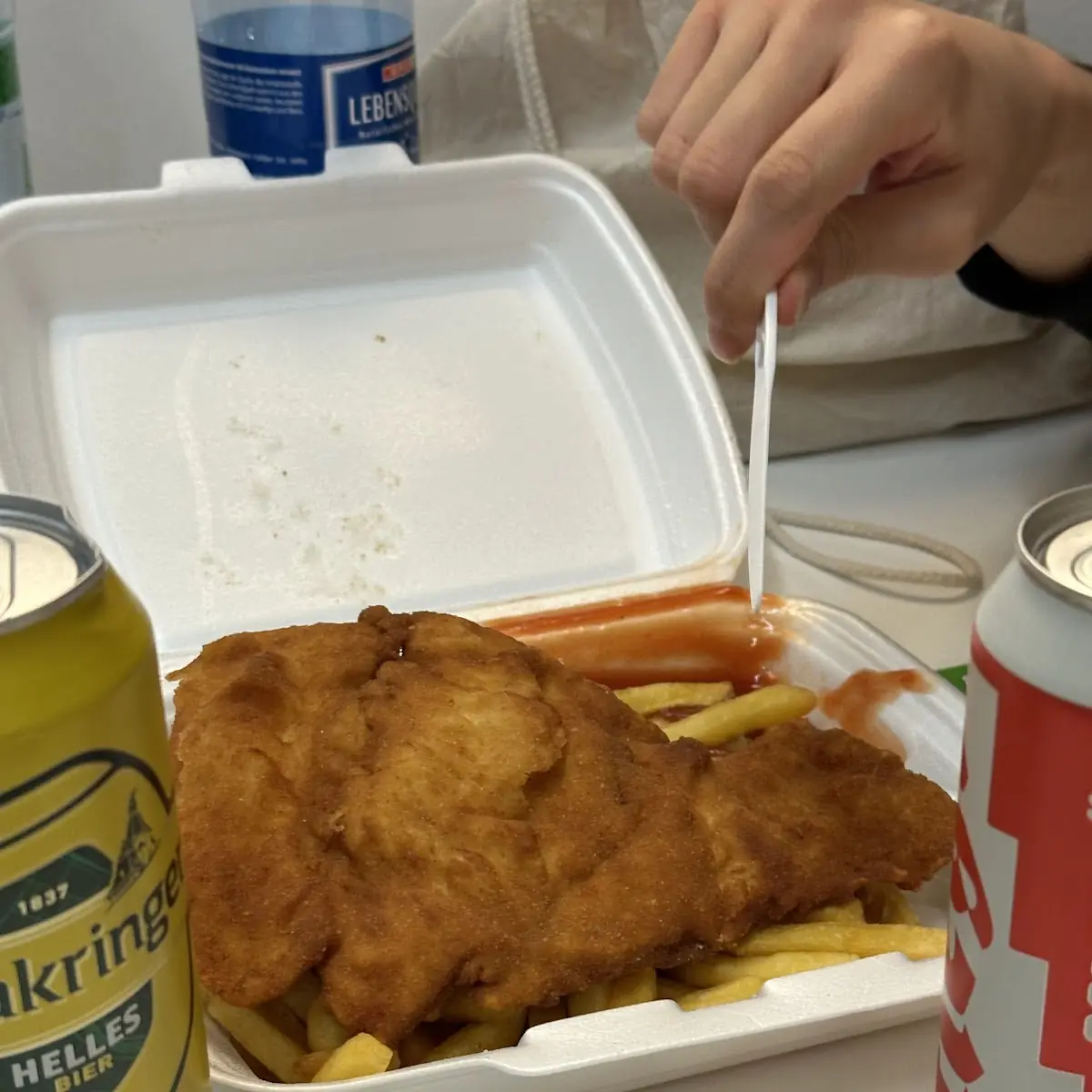 Kleine Schnitzelbox