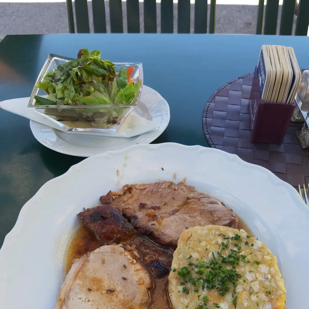 Schweinebraten Und Salat