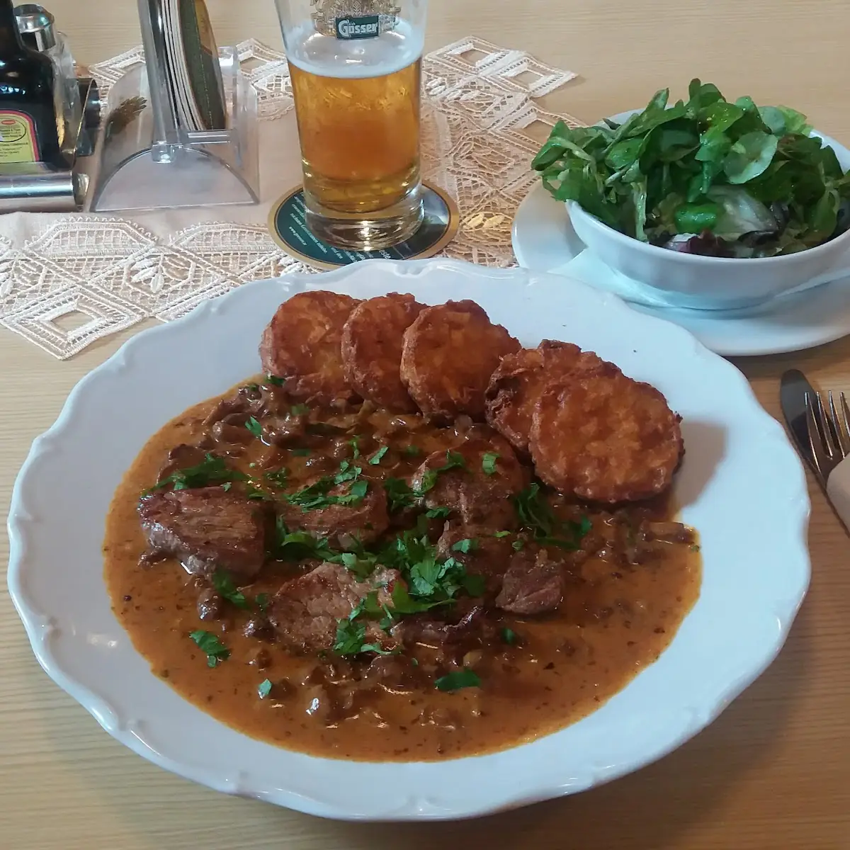 Schweinemedaillons Mit Rösti In Schwammerlsauce
