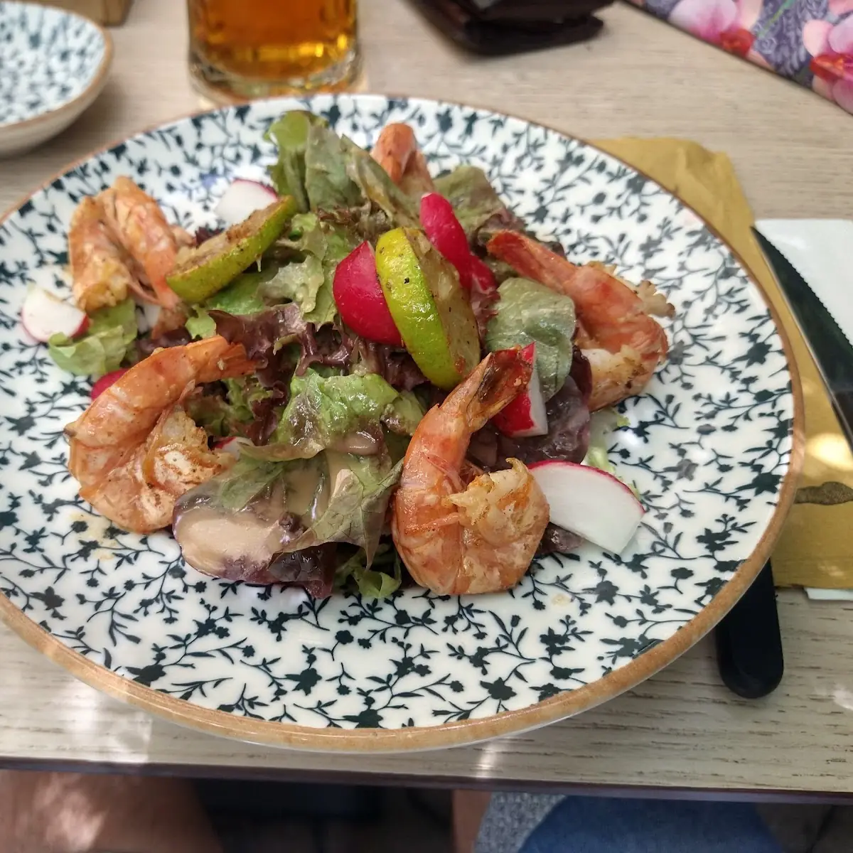 Salamt Mit Gegrillten Riesengarnelen