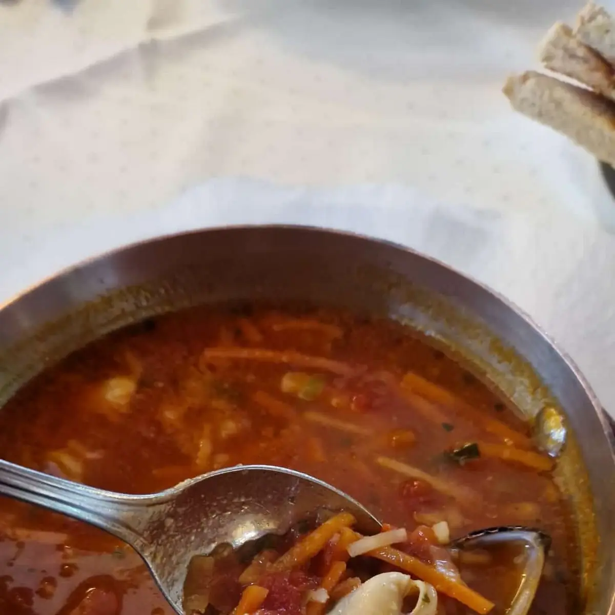 Fischsuppe Knoblauchbrot