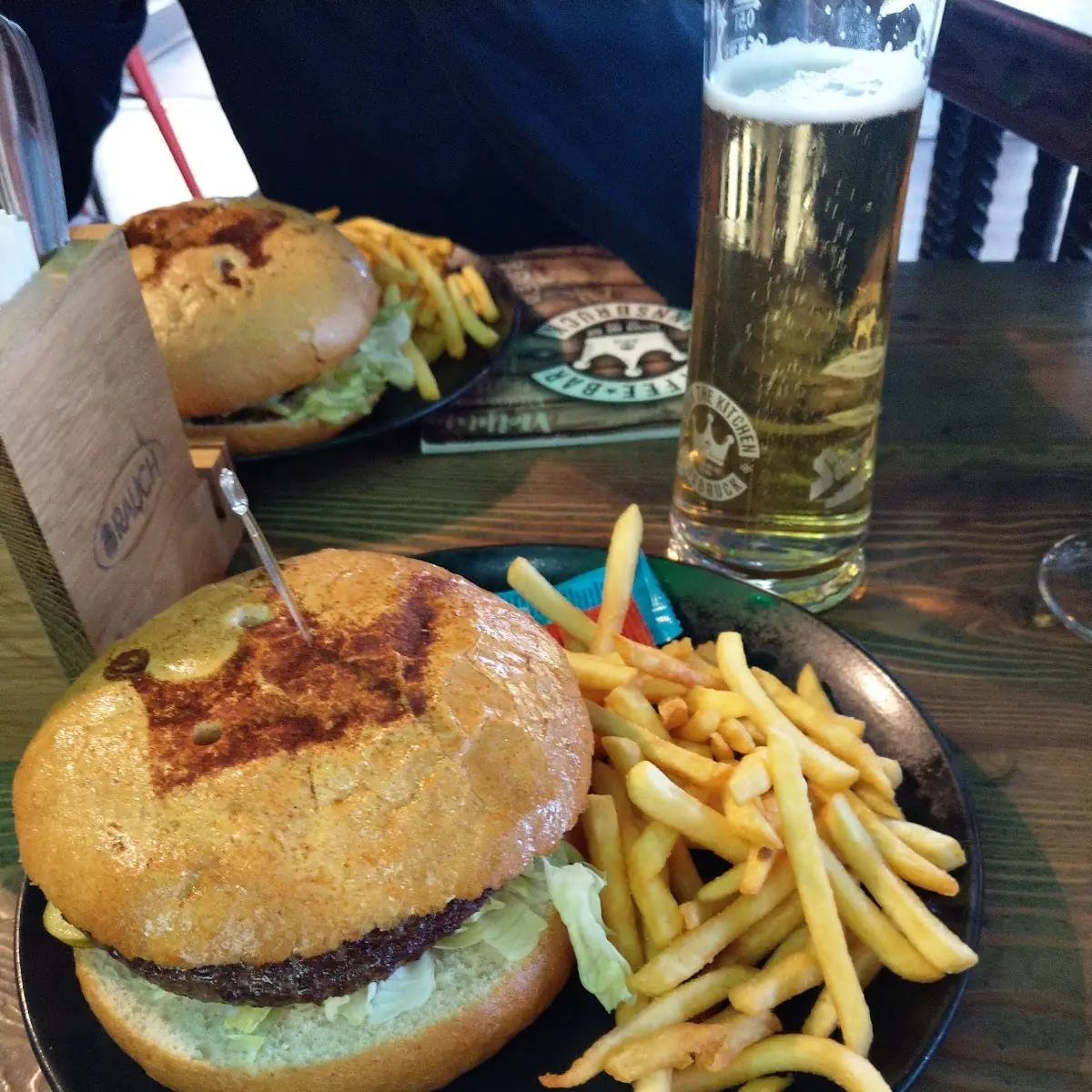 Hamburger Mit Pommes Frites