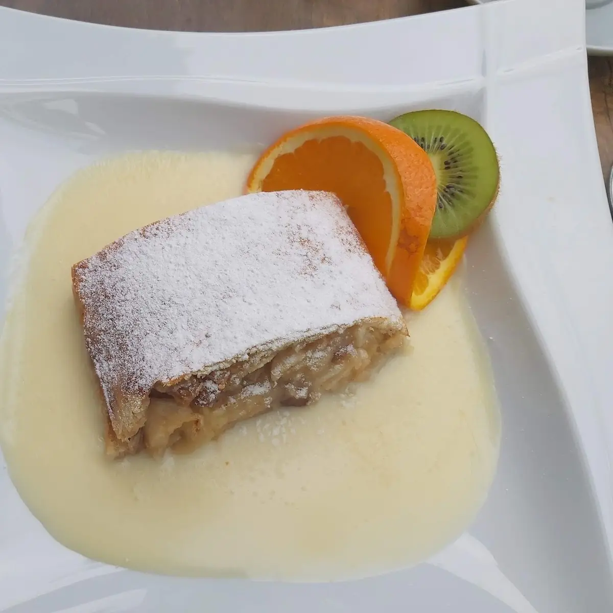 Apfelstrudel Mit Vanillesauce