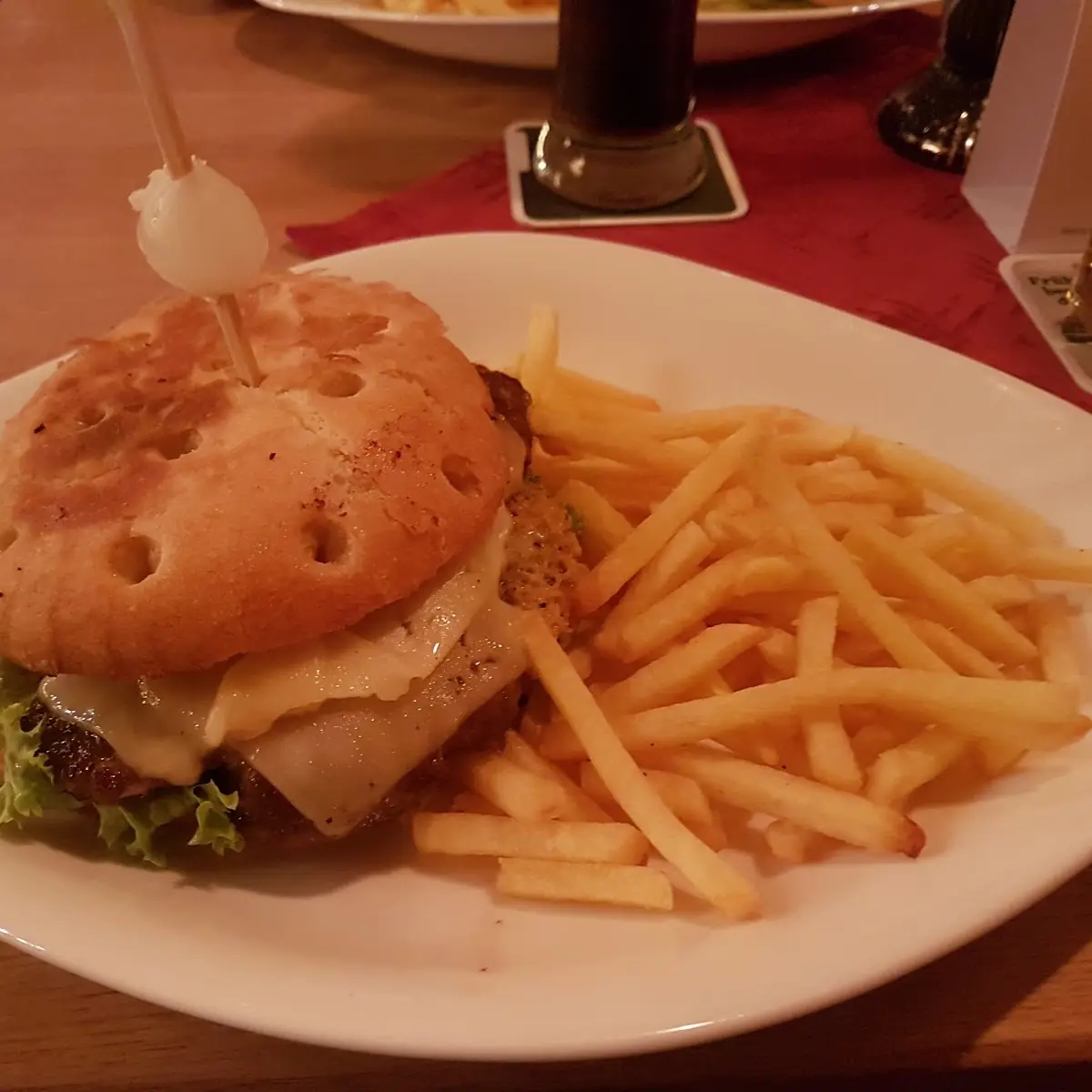 Hamburger Mit Pommes Frites