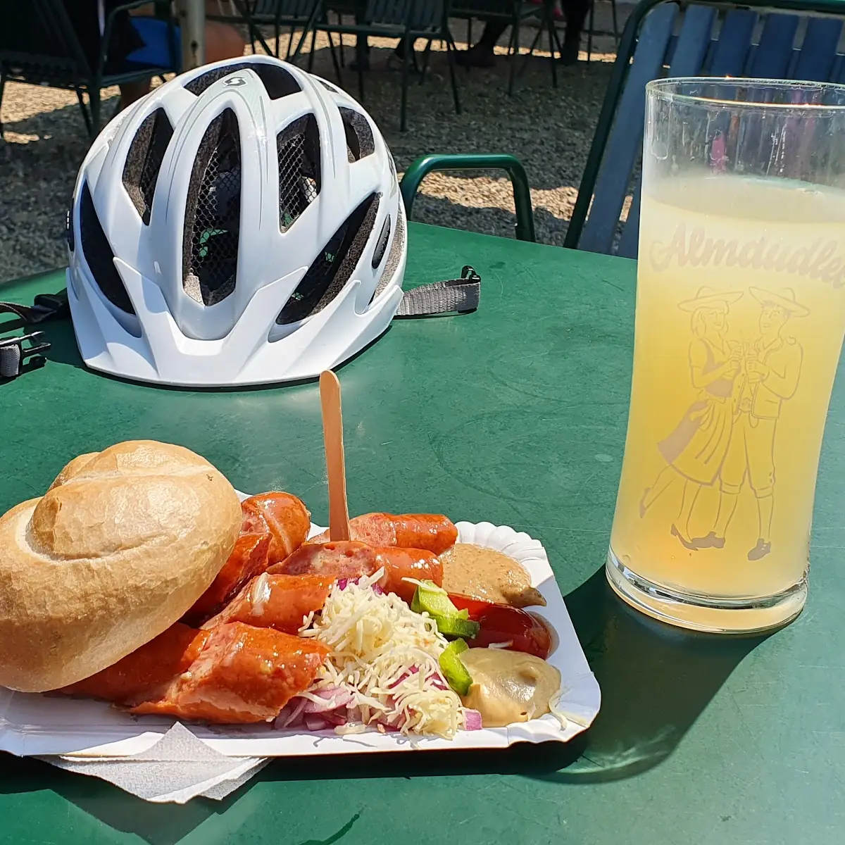 Käsekrainer Mit Sommerspritzer