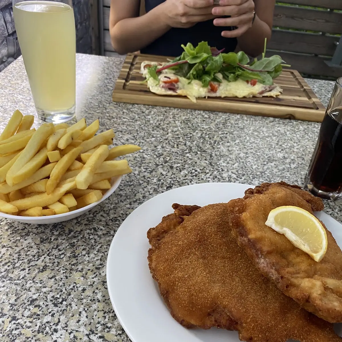 Schnitzel Mt Pommes Und Salat